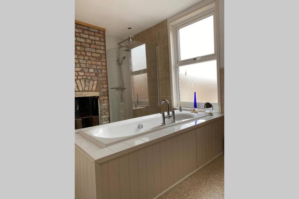 200 Year Old Large Townhouse With Sea Views Villa Scarborough Luaran gambar